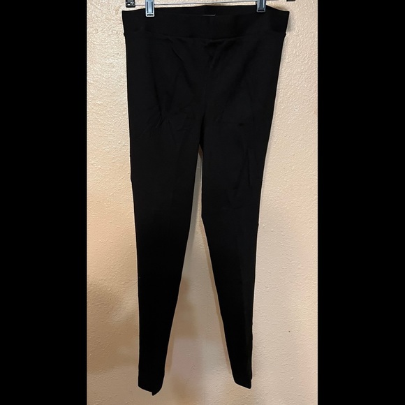 Worn once Vince Camuto skinny dress pants size XS color black. - Picture 4 of 6